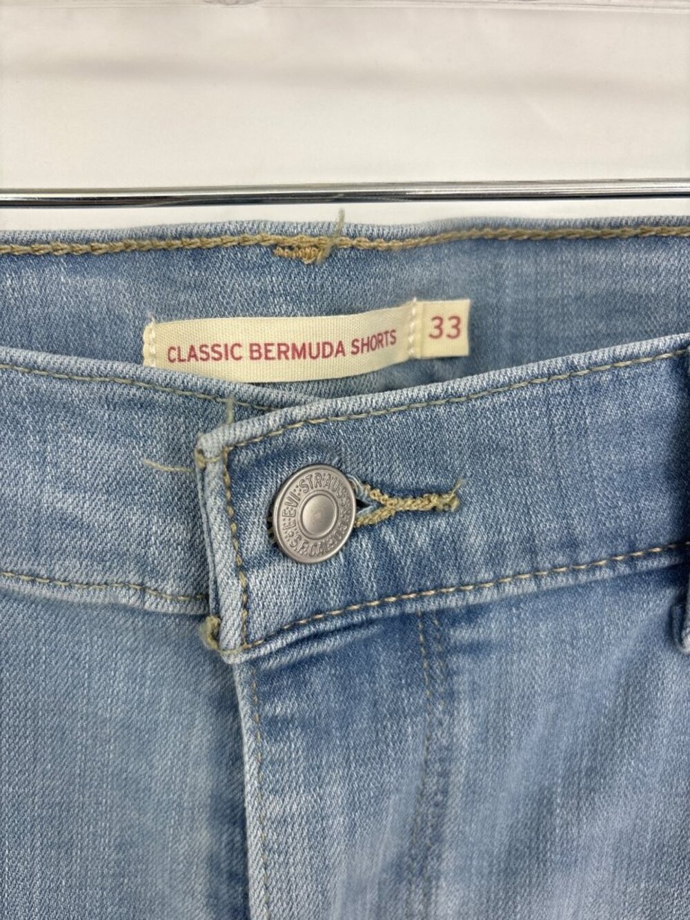 Levis Classic Bermuda Stretch Denim Jean Short Light Wash Blue Size 16/33 NEW - Picture 4 of 7